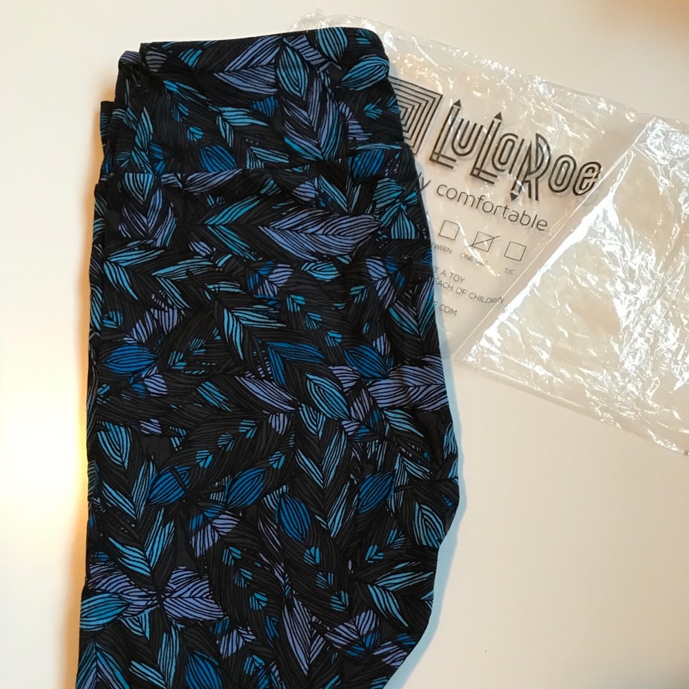 Lularoe Leggings blue feathers NEW OS